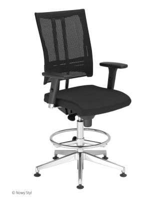 Fotele i krzesła __Motion_R18K_steel33_chrome_RingBase_EpronSyncron_front34_L.jpg